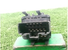 Recambio de mando elevalunas delantero izquierdo para renault trafic ii furgoneta (fl) 2.5 dci 135 (fl0d) referencia OEM IAM  2. 2