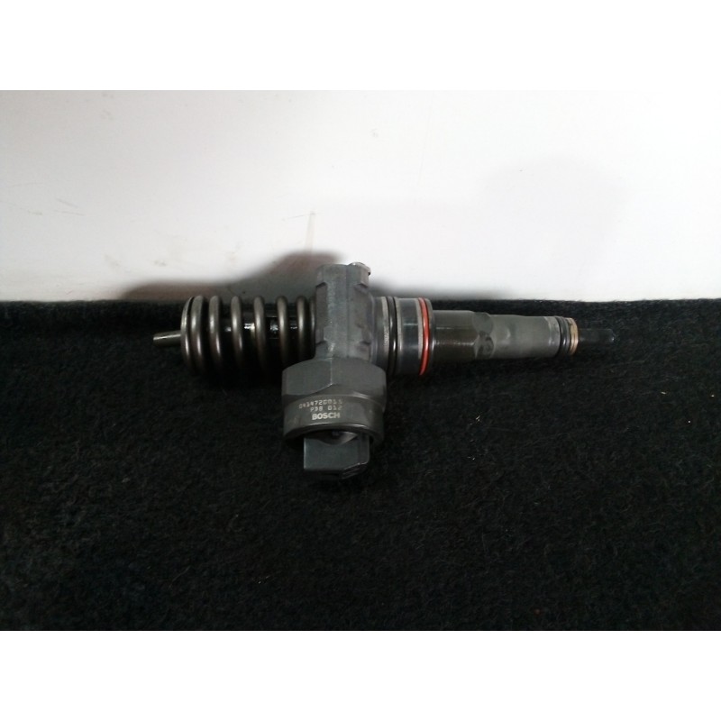 Recambio de inyector para volkswagen passat berlina (3b3) 1.9 tdi referencia OEM IAM 038130073J-0414720015  