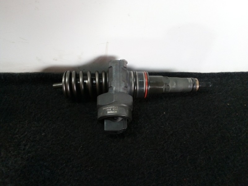 Recambio de inyector para volkswagen passat berlina (3b3) 1.9 tdi referencia OEM IAM 038130073J-0414720015  