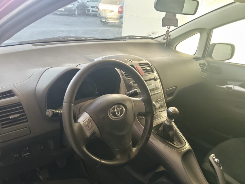 toyota auris (_e15_) del año 2009
