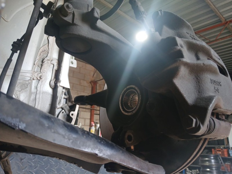 Recambio de mangueta delantera izquierda para citroën c3 picasso (sh_) 1.6 hdi 90 referencia OEM IAM   