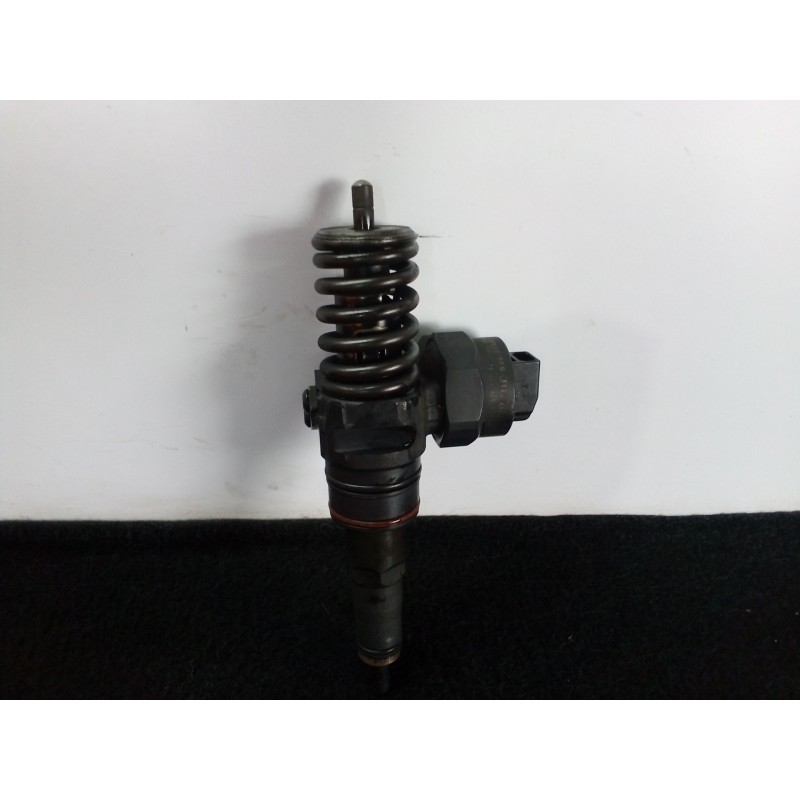 Recambio de inyector para volkswagen passat berlina (3b3) 1.9 tdi referencia OEM IAM 038130073J-0414720015  