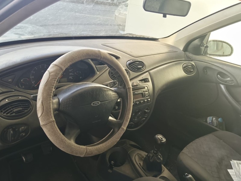 ford focus i sedán (dfw) del año 2000