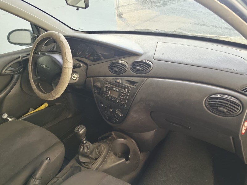 ford focus i sedán (dfw) del año 2000