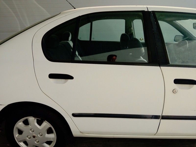 Recambio de puerta trasera derecha para nissan primera (p11) 2.0 td referencia OEM IAM   