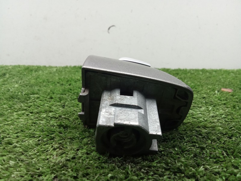 Recambio de bombin puerta delantera izquierda para fiat freemont (345_) 2.0 jtd referencia OEM IAM  CON.LLAVE GRIS