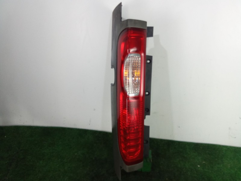 Recambio de piloto trasero derecho para opel vivaro a furgoneta (x83) 2.0 cdti (f7) referencia OEM IAM 93857722  