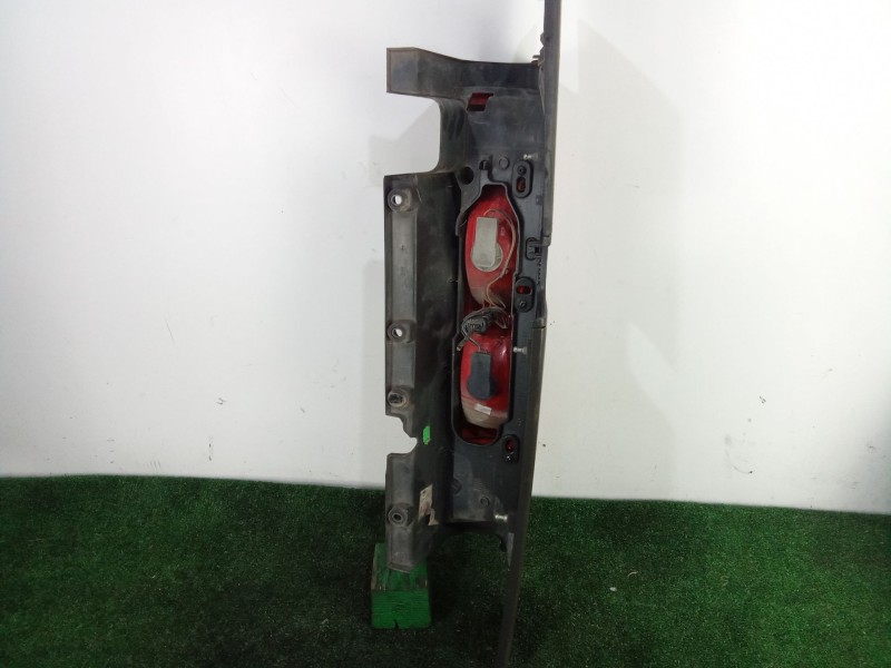 Recambio de piloto trasero derecho para opel vivaro a furgoneta (x83) 2.0 cdti (f7) referencia OEM IAM 93857722  