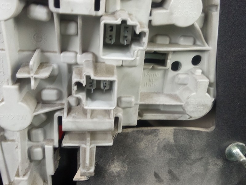Recambio de piloto trasero derecho para volvo s40 ii (544) 2.0 d referencia OEM IAM 30698913  