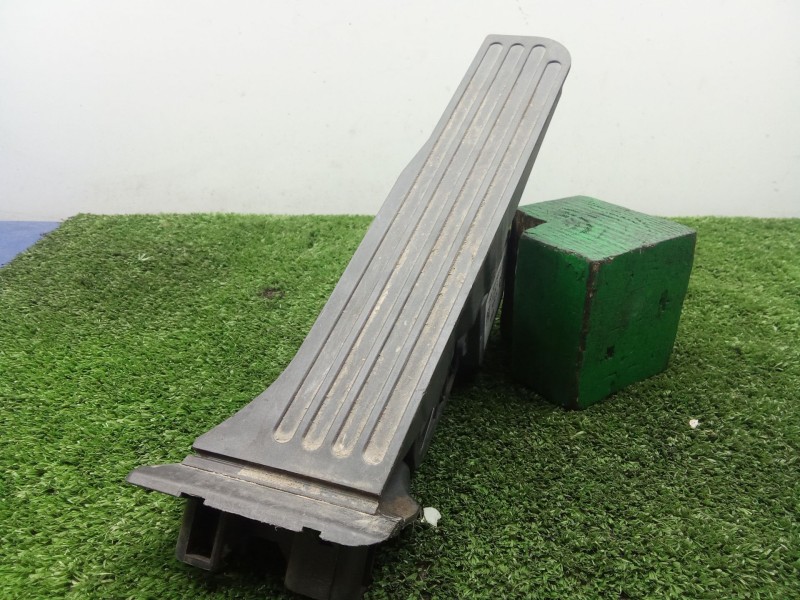Recambio de potenciometro pedal para seat leon (1p1) 2.0 tdi referencia OEM IAM 1K1721503AT HELLA 6.PIN