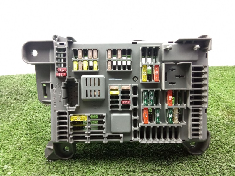 Recambio de caja reles / fusibles para bmw x6 (e71, e72) xdrive 35 d referencia OEM IAM B010105300  