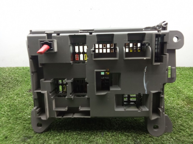 Recambio de caja reles / fusibles para bmw x6 (e71, e72) xdrive 35 d referencia OEM IAM B010105300  