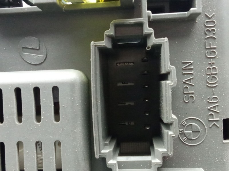 Recambio de caja reles / fusibles para bmw x6 (e71, e72) xdrive 35 d referencia OEM IAM B010105300  
