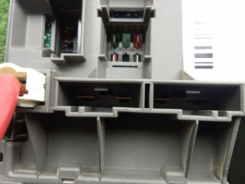 Recambio de caja reles / fusibles para bmw x6 (e71, e72) xdrive 35 d referencia OEM IAM B010107400  