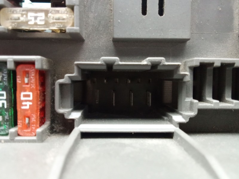 Recambio de caja reles / fusibles para bmw x6 (e71, e72) xdrive 35 d referencia OEM IAM B010107400  
