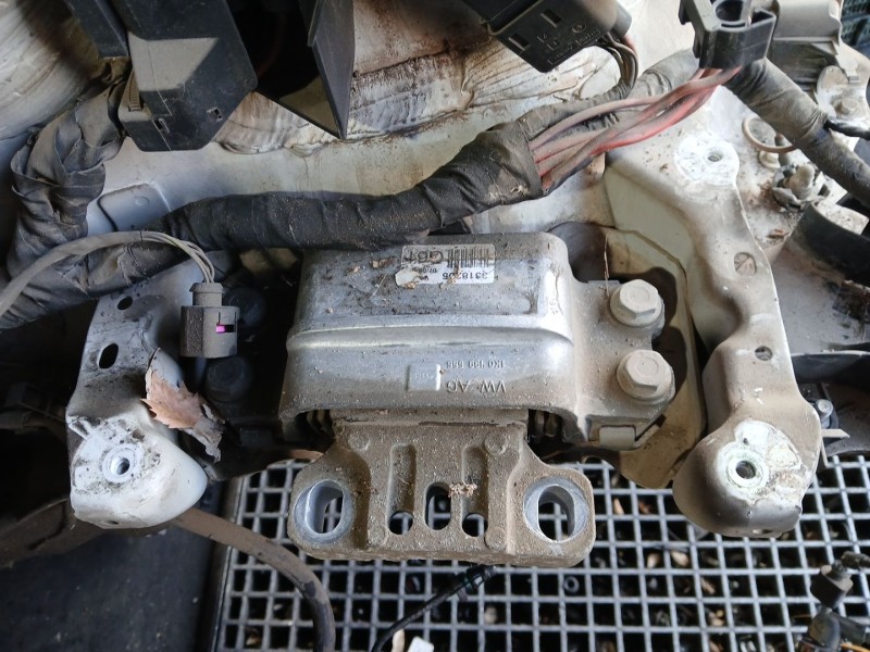 Recambio de soporte motor izquierdo para volkswagen golf vi (5k1) 1.6 tdi referencia OEM IAM   