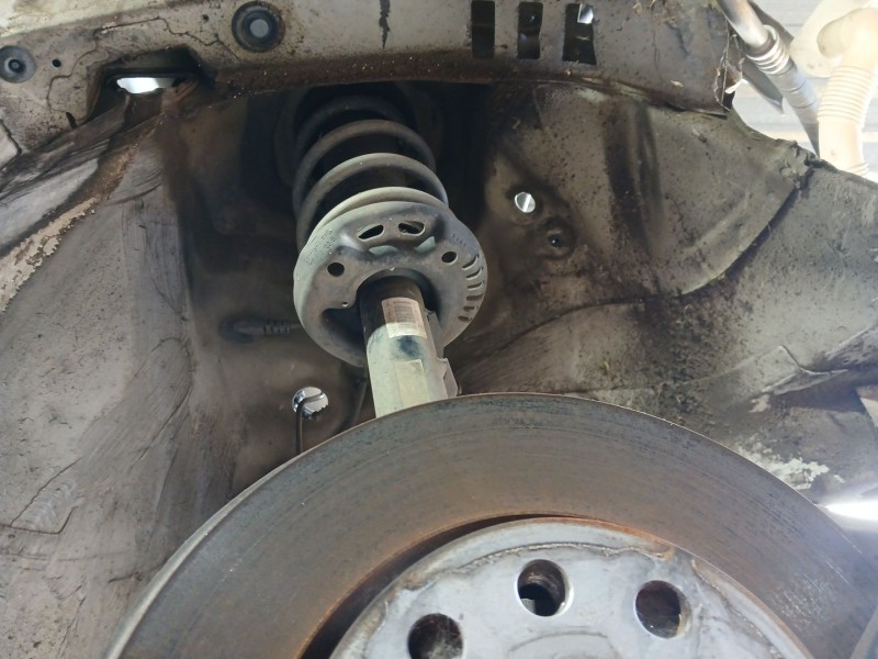 Recambio de amortiguador delantero derecho para volkswagen golf vi (5k1) 1.6 tdi referencia OEM IAM   