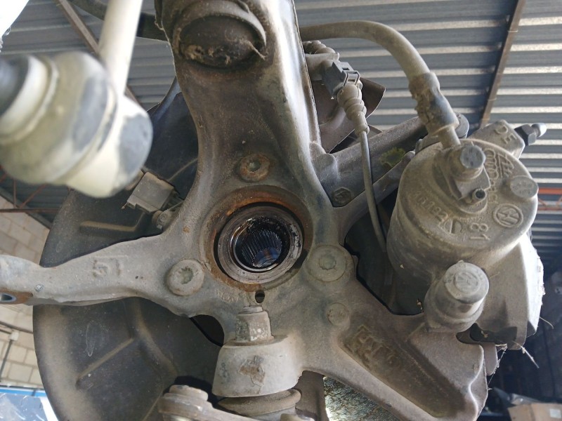 Recambio de mangueta delantera izquierda para volkswagen golf vi (5k1) 1.6 tdi referencia OEM IAM   