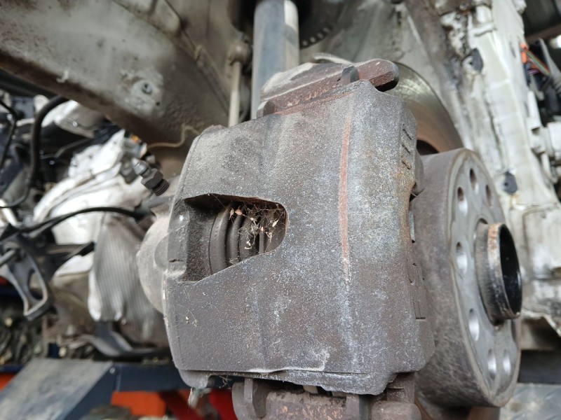 Recambio de pinza freno delantera izquierda para volkswagen golf vi (5k1) 1.6 tdi referencia OEM IAM   
