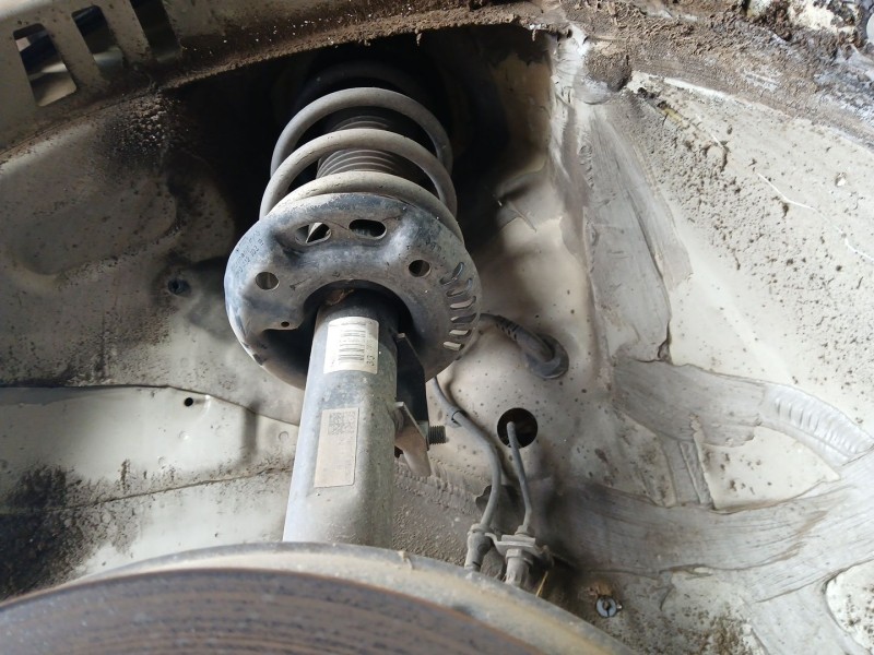 Recambio de amortiguador delantero izquierdo para volkswagen golf vi (5k1) 1.6 tdi referencia OEM IAM   