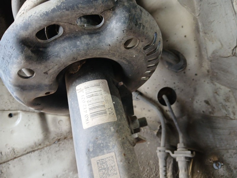Recambio de amortiguador delantero izquierdo para volkswagen golf vi (5k1) 1.6 tdi referencia OEM IAM   