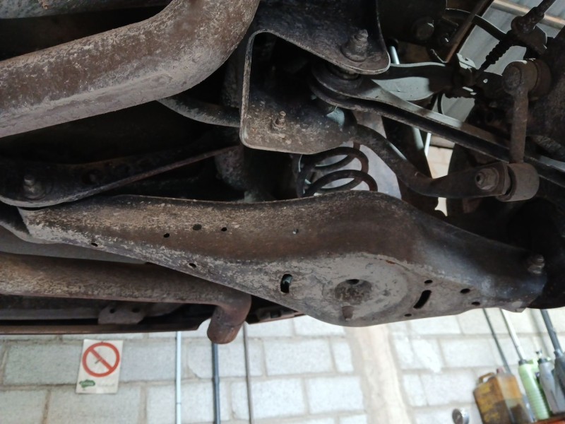 Recambio de brazo suspension inferior trasero izquierdo para volkswagen golf vi (5k1) 1.6 tdi referencia OEM IAM   