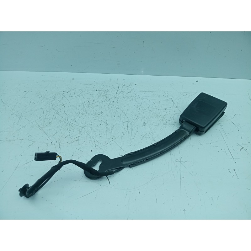 Recambio de enganche cinturon trasero derecho para seat leon (5f1) 1.6 tdi referencia OEM IAM 5F0857756YLZ  