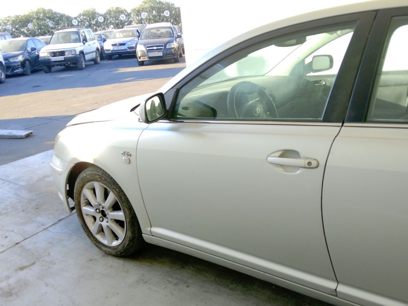 Recambio de puerta delantera izquierda para toyota avensis sedán (_t25_) 2.0 d-4d (cdt250_) referencia OEM IAM   