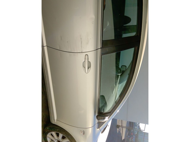 Recambio de puerta delantera derecha para toyota avensis sedán (_t25_) 2.0 d-4d (cdt250_) referencia OEM IAM   
