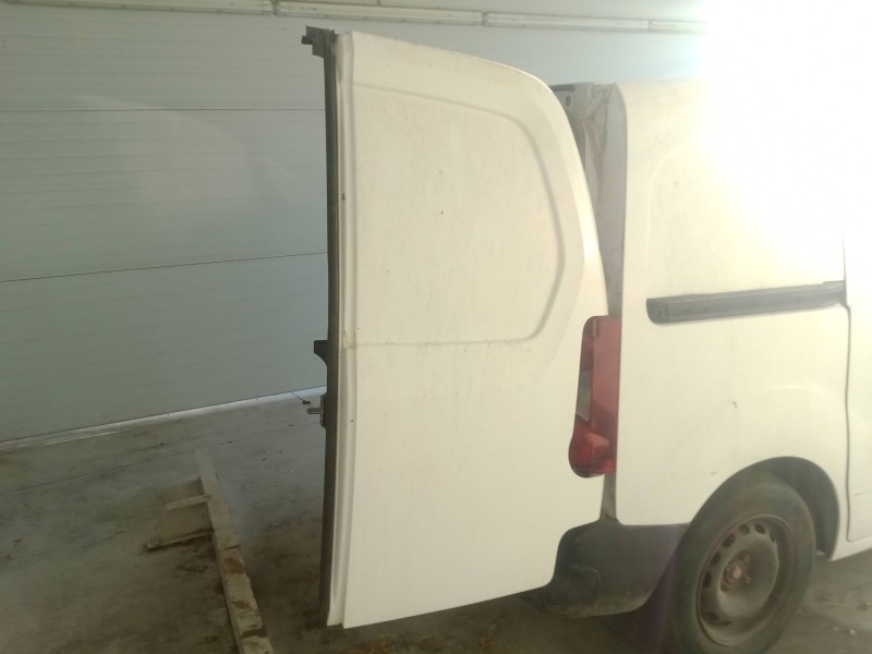 Recambio de porton trasero derecho para peugeot partner furgón/monospace 1.6 hdi referencia OEM IAM   