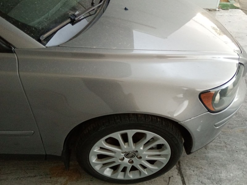 Recambio de aleta delantera derecha para volvo s40 ii (544) 2.4 referencia OEM IAM   
