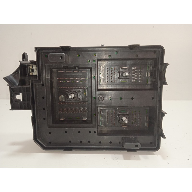 Recambio de caja reles / fusibles para opel corsa e gsi referencia OEM IAM 39117556 DHC 
