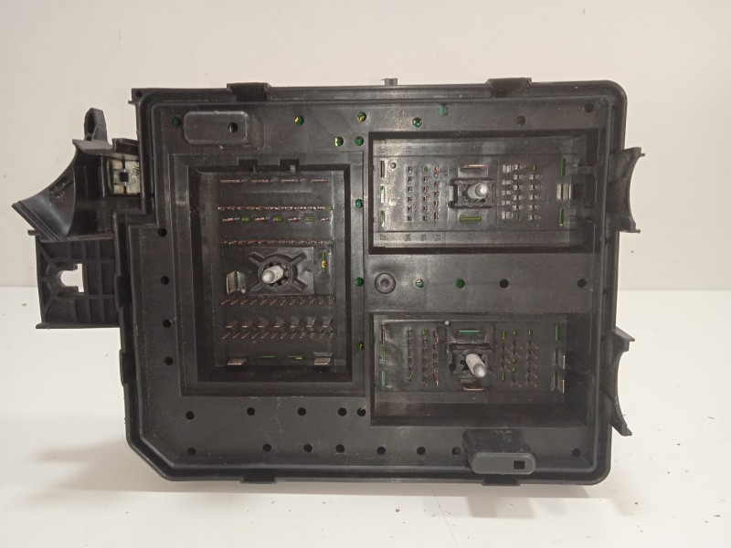 Recambio de caja reles / fusibles para opel corsa e gsi referencia OEM IAM 39117556 DHC 