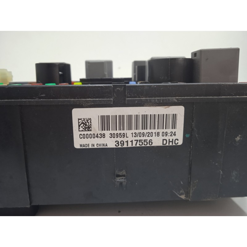 Recambio de caja reles / fusibles para opel corsa e gsi referencia OEM IAM 39117556 DHC 