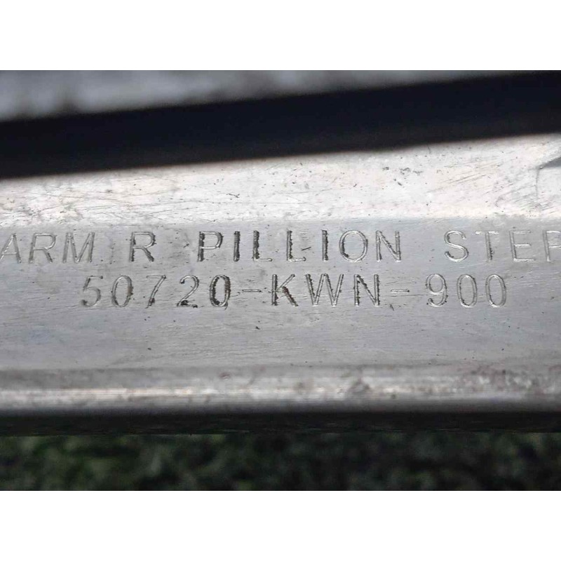 Recambio de estribo para honda pcx 125 referencia OEM IAM 50720KWN900 DERECHO 