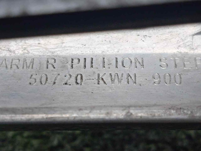 Recambio de estribo para honda pcx 125 referencia OEM IAM 50720KWN900 DERECHO 