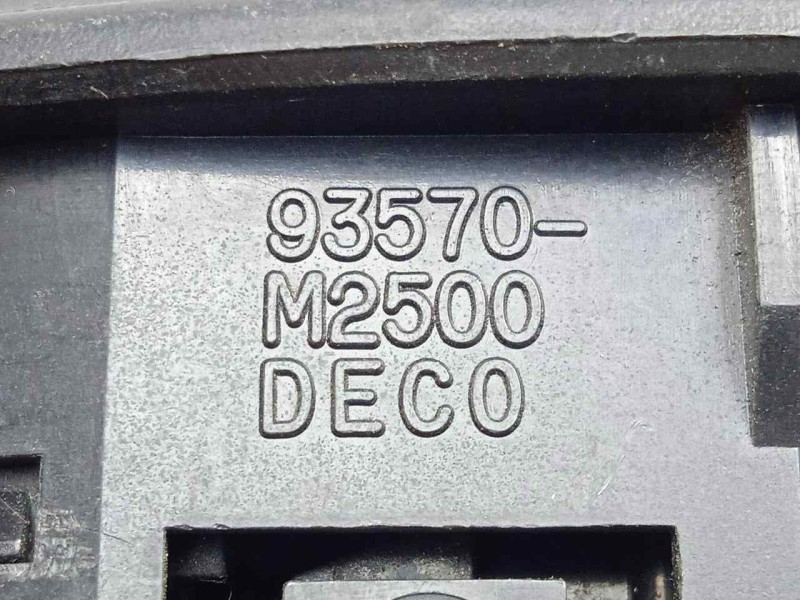 Recambio de mando elevalunas delantero derecho para mitsubishi santamo (hyundai) 2.0 cat referencia OEM IAM 93570M2500  DECO
