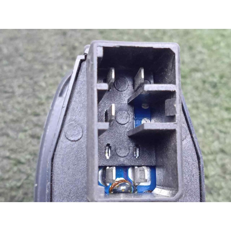 Recambio de mando elevalunas delantero derecho para mitsubishi santamo (hyundai) 2.0 cat referencia OEM IAM 93570M2500  DECO