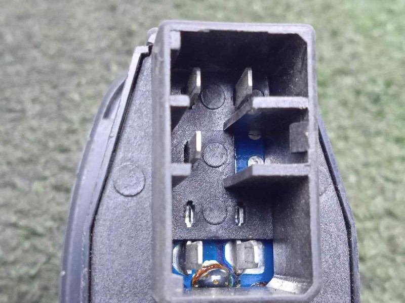 Recambio de mando elevalunas delantero derecho para mitsubishi santamo (hyundai) 2.0 cat referencia OEM IAM 93570M2500  DECO