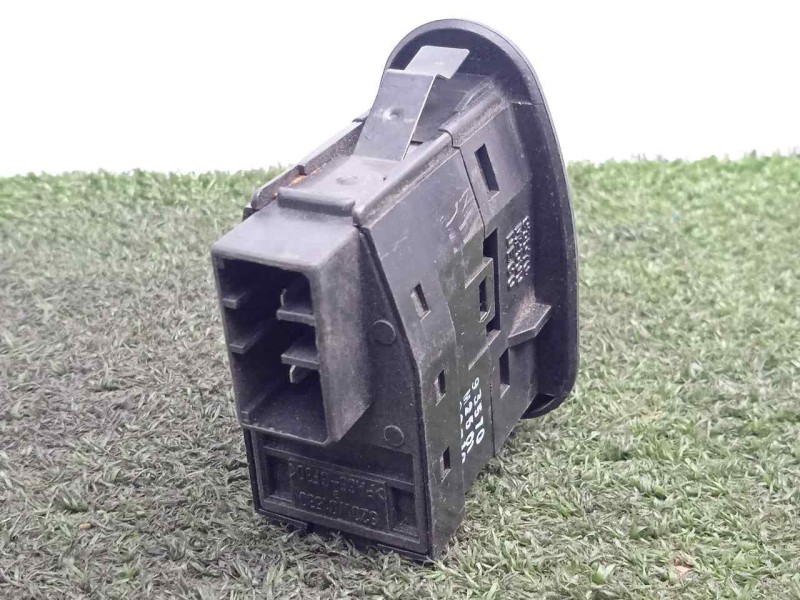 Recambio de mando elevalunas delantero derecho para mitsubishi santamo (hyundai) 2.0 cat referencia OEM IAM 93570M2500  DECO