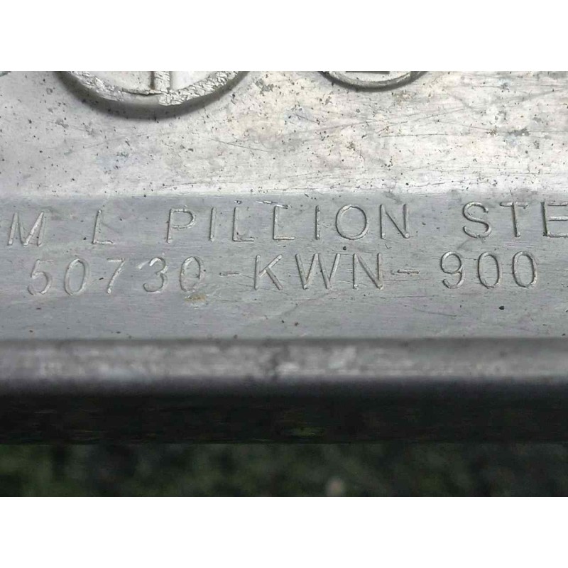 Recambio de estribo para honda pcx 125 referencia OEM IAM 50730KWN900 IZQUIERDO 