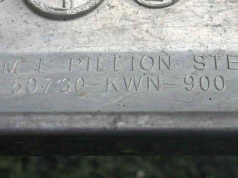 Recambio de estribo para honda pcx 125 referencia OEM IAM 50730KWN900 IZQUIERDO 