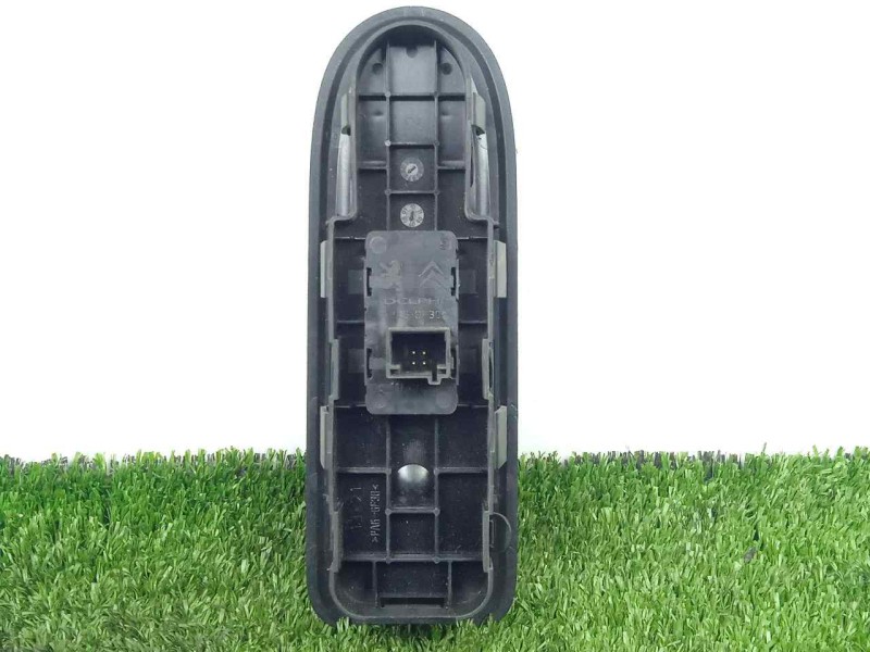Recambio de mando elevalunas delantero derecho para peugeot 308 1.6 16v referencia OEM IAM 96565184XT  