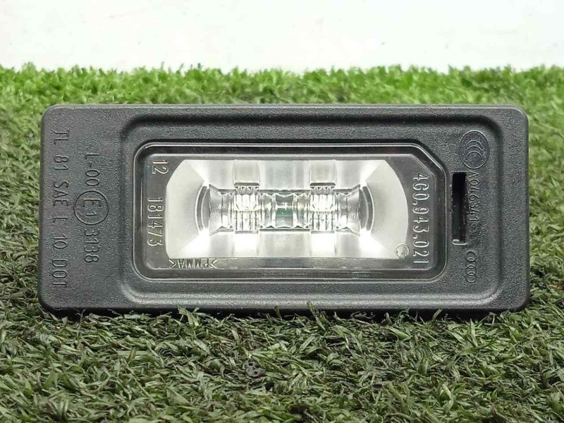 Recambio de piloto matricula para audi a3 sedán(8vs) 2.0 16v tdi referencia OEM IAM 4G0943021  
