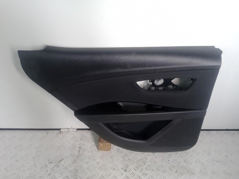 Recambio de guarnecido puerta trasera izquierda para seat leon (5f1) 1.6 tdi referencia OEM IAM 5F4867115  