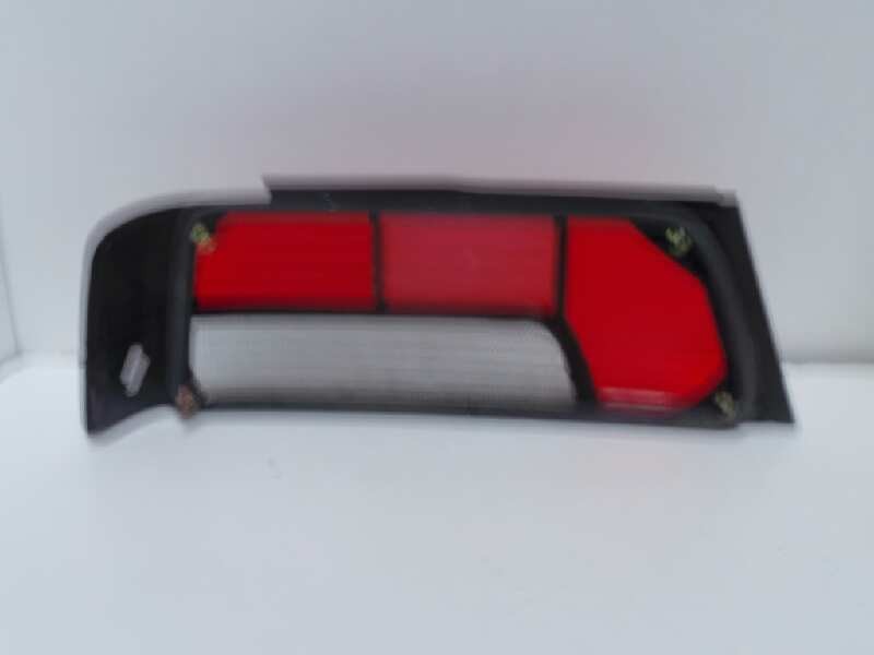 Recambio de piloto trasero derecho para peugeot 405 berlina referencia OEM IAM  1.SERIE - NUEVO BLANCO/ROJO