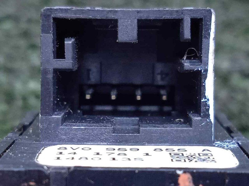 Recambio de mando elevalunas trasero izquierdo para audi a3 sedán(8vs) 2.0 16v tdi referencia OEM IAM 8V0959855A  