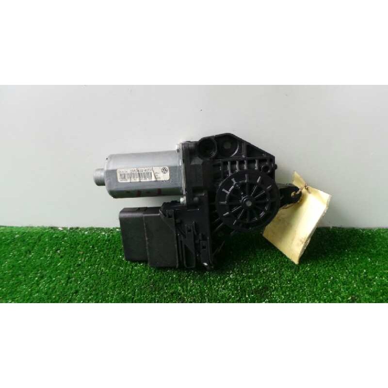 Recambio de motor elevalunas trasero izquierdo para volkswagen golf plus 5m1 referencia OEM IAM 5M0839401A-0130821431  