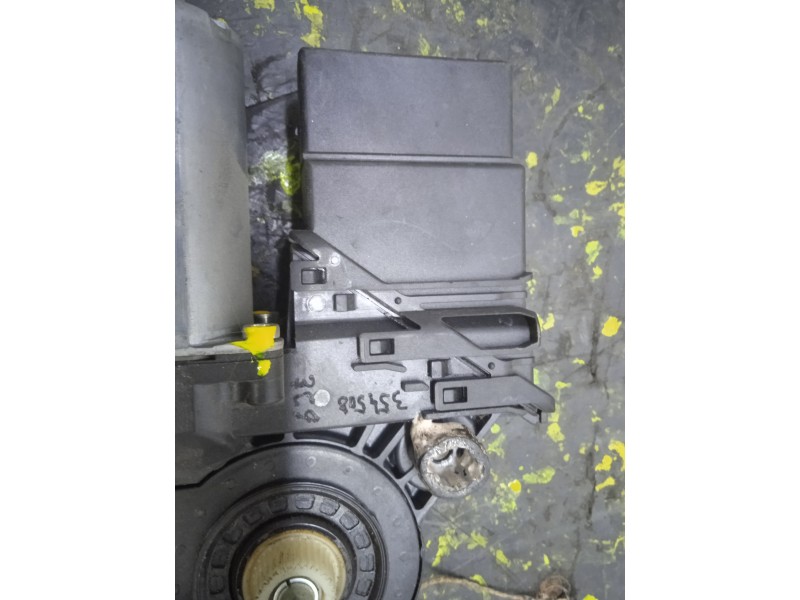 Recambio de motor elevalunas trasero izquierdo para volkswagen golf plus 5m1 referencia OEM IAM 5M0839401A-0130821431  