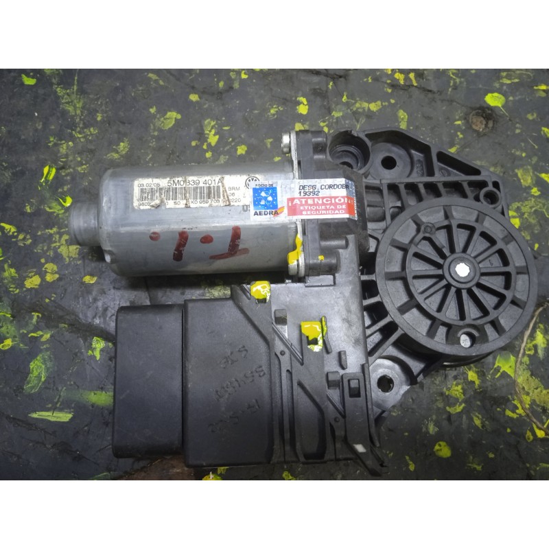 Recambio de motor elevalunas trasero izquierdo para volkswagen golf plus 5m1 referencia OEM IAM 5M0839401A-0130821431  